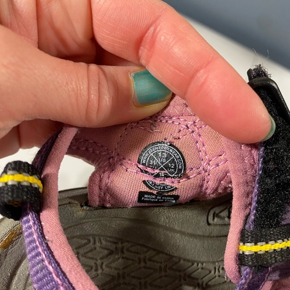 Keen sandals toddler girl, size 13 purple & pink Velcro strapped summer sandals. - Picture 4 of 4
